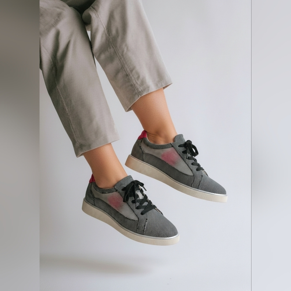 Bella Comforto SZ 39.5/8.5 Platform Fashion Sneaker Mesh Side Panels Ribbon Lace